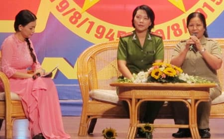 Người chị "lá chắn"