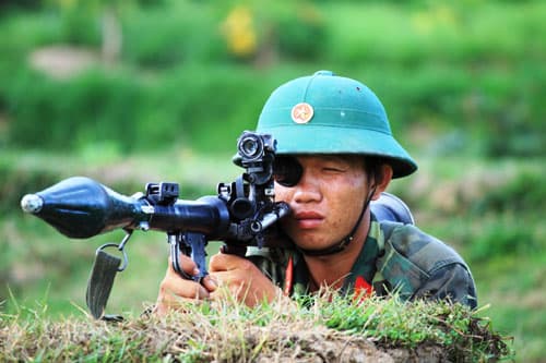 Luyện quân ở đơn vị ba lần Anh hùng